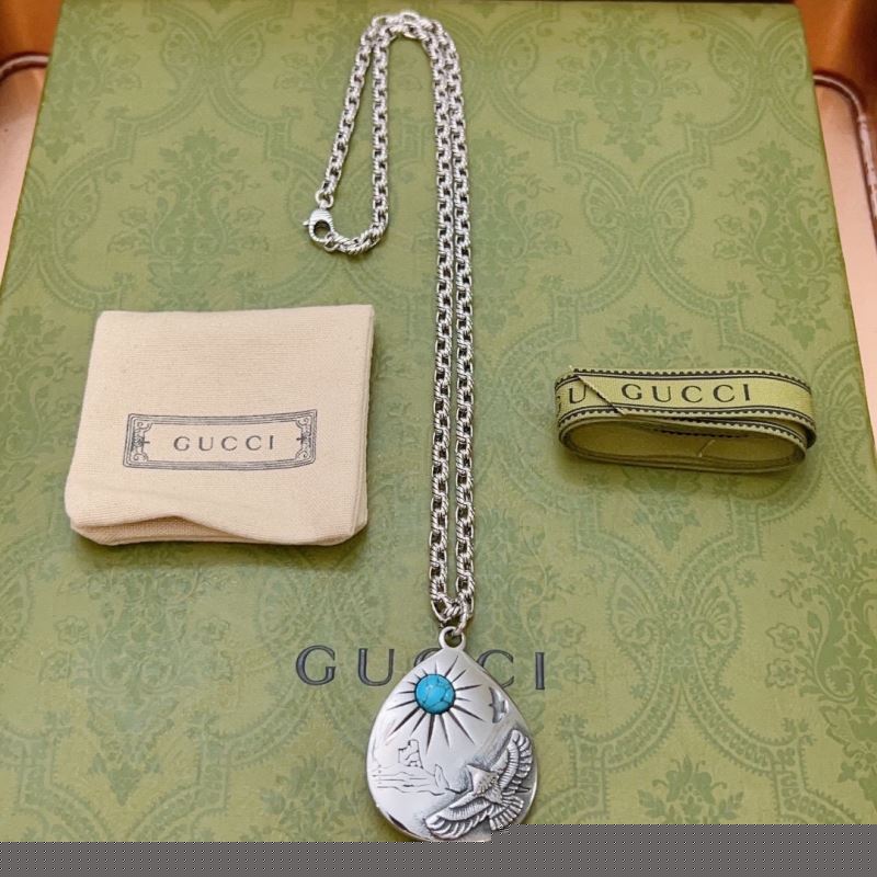G*u*i necklaces